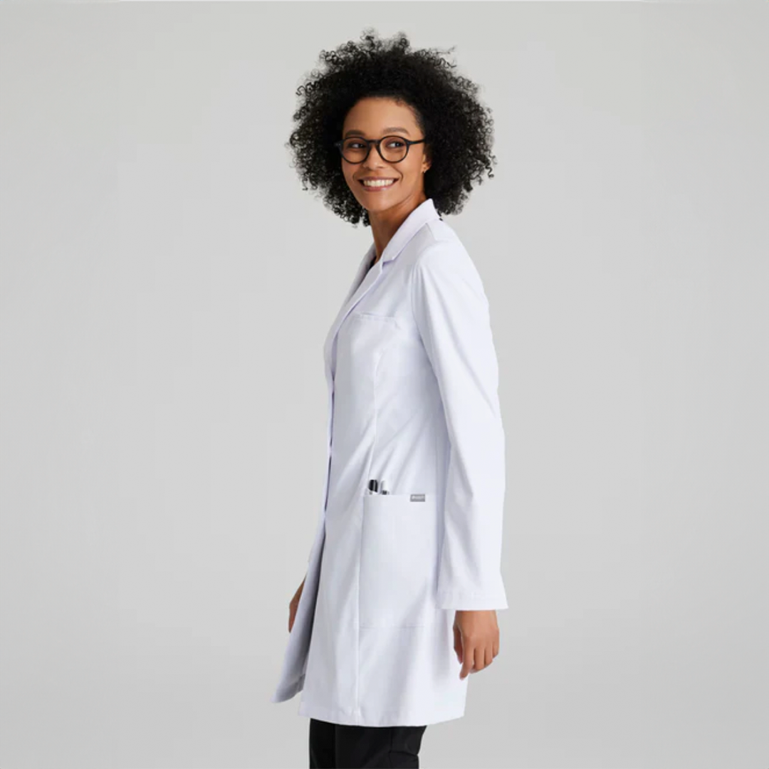 
                  
                    Bata Médica Femenina Barco Grace – Elegancia y Comodidad Profesional
                  
                