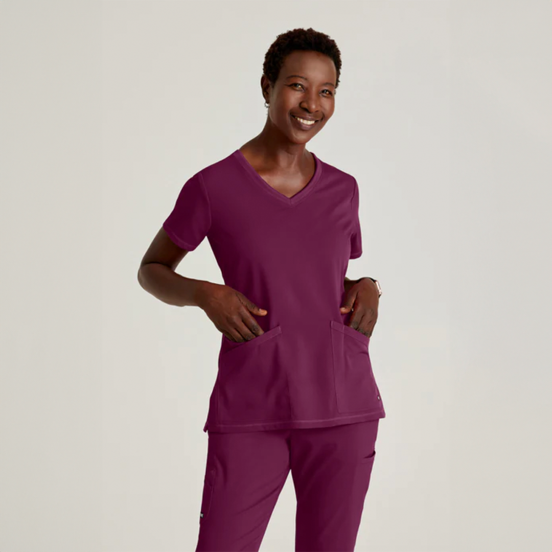 
                  
                    CAMISA DE MUJER ESTILO SERENA CUELLO V CURVO GREYS ANATOMY
                  
                