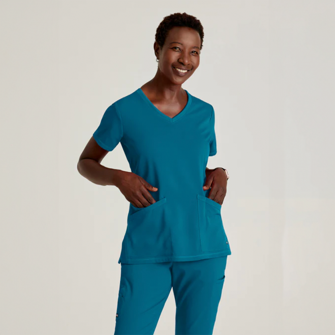 
                  
                    CAMISA DE MUJER ESTILO SERENA CUELLO V CURVO GREYS ANATOMY
                  
                