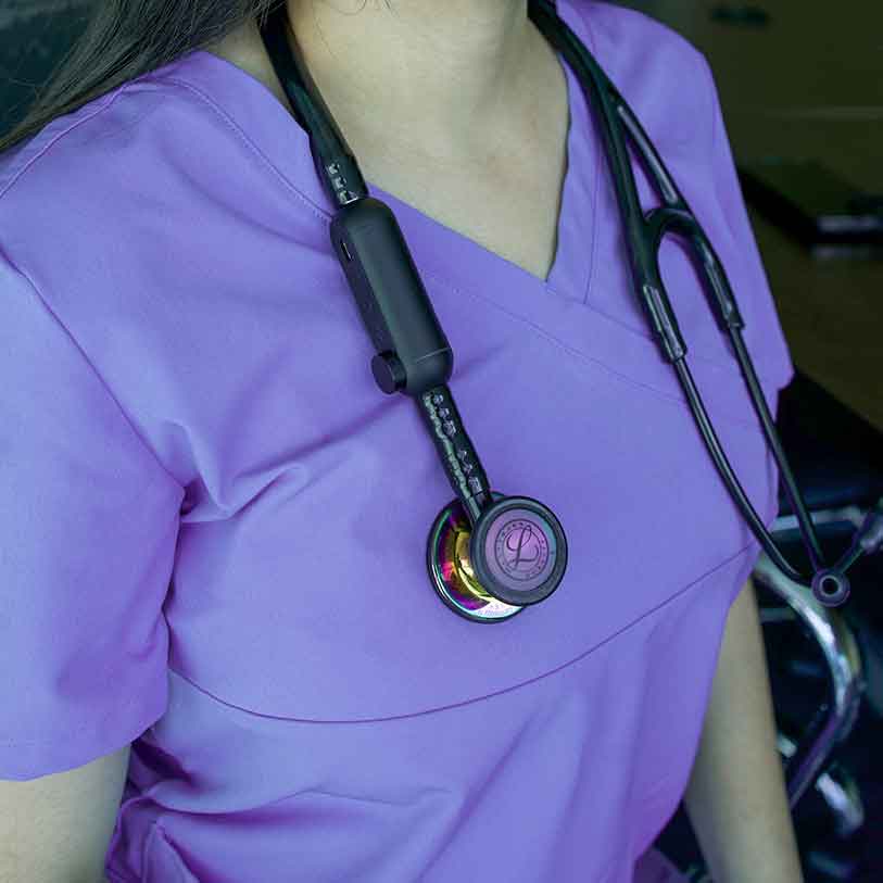 Estetoscopio 3M Littmann Core Digital, una innovación en auscultación médica. ¡Obtén un estetoscopio digital de alta tecnología, diseñado para proporcionar una calidad de sonido excepcional y una experiencia de auscultación avanzada! Equipado con características digitales y una construcción duradera, este estetoscopio es ideal para profesionales de la salud que buscan la máxima precisión en el diagnóstico y la evaluación de pacientes.