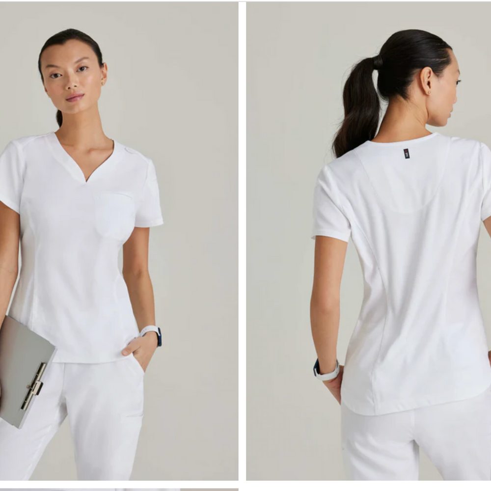 Top de Grey's Anatomy, modelo GRST136, con cuello en V y 2 bolsillos, diseñado para proporcionar comodidad y eficiencia a los profesionales de la salud."