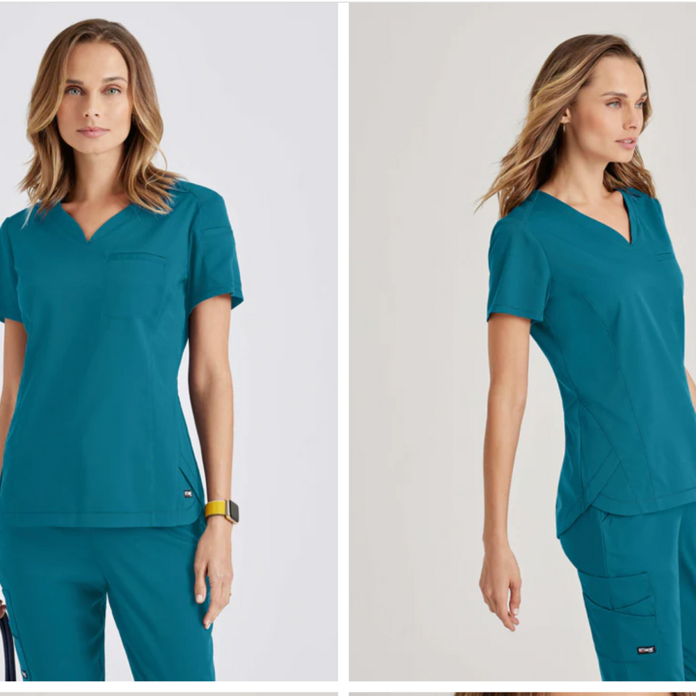 
                  
                    Top de Grey's Anatomy, modelo GRST136, con cuello en V y 2 bolsillos, diseñado para proporcionar comodidad y eficiencia a los profesionales de la salud.
                  
                