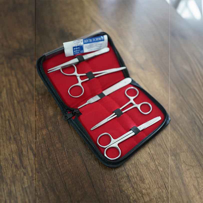 Kit de Cirugía Menor 5 Piezas, Kit de Disección Versión Mini, ideal para estudiantes de medicina y profesionales que requieren herramientas precisas y compactas para procedimientos quirúrgicos. ¡Obtén un kit completo en tamaño mini para llevar a cualquier lugar y realizar cirugías menores con precisión!"