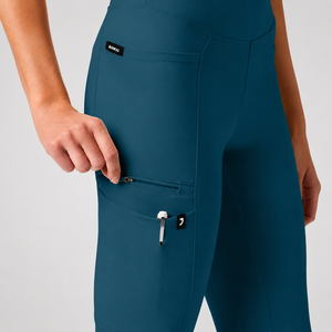 Color: Azul Caribe - vista styling Pantalón Jaanuu Perri Yoga UltraSOFT en Medimed Honduras