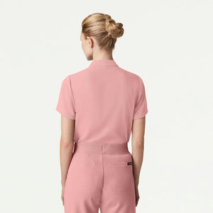 Color: Rosado Perla - vista posterior Camisa Jaanuu Savi Cuello Alto en Medimed Honduras