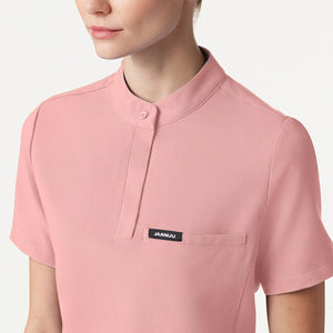 Color: Rosado Perla - detalle Camisa Jaanuu Savi Cuello Alto en Medimed Honduras