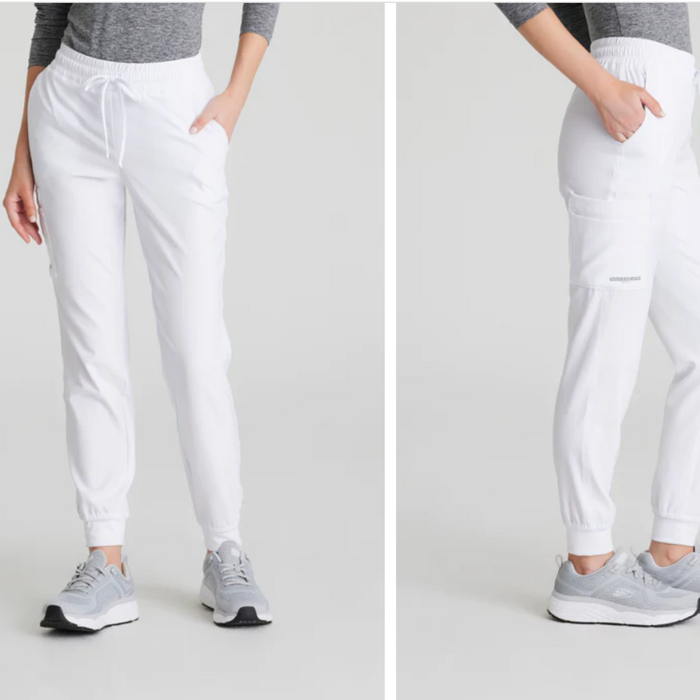 
                  
                    Pantalón de jogger de Skechers by Barco, modelo SKP552, con 4 bolsillos, diseñado para profesionales de la salud que valoran la comodidad y la eficiencia en su indumentaria."
                  
                