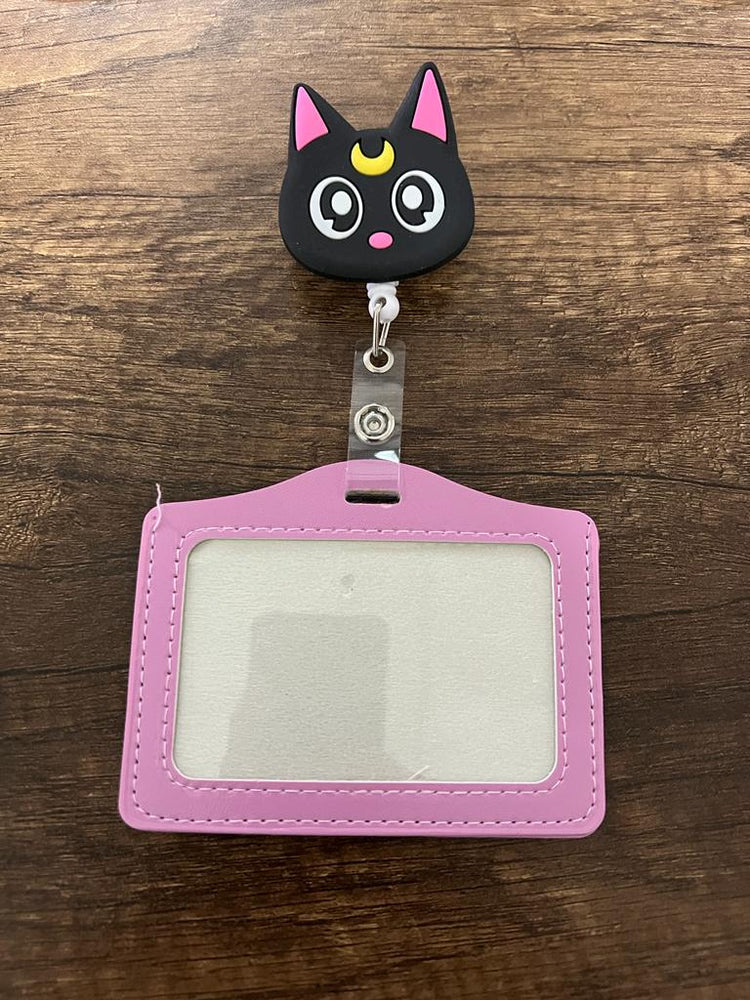 
                  
                    Porta Carnet con Figura Retráctil
                  
                