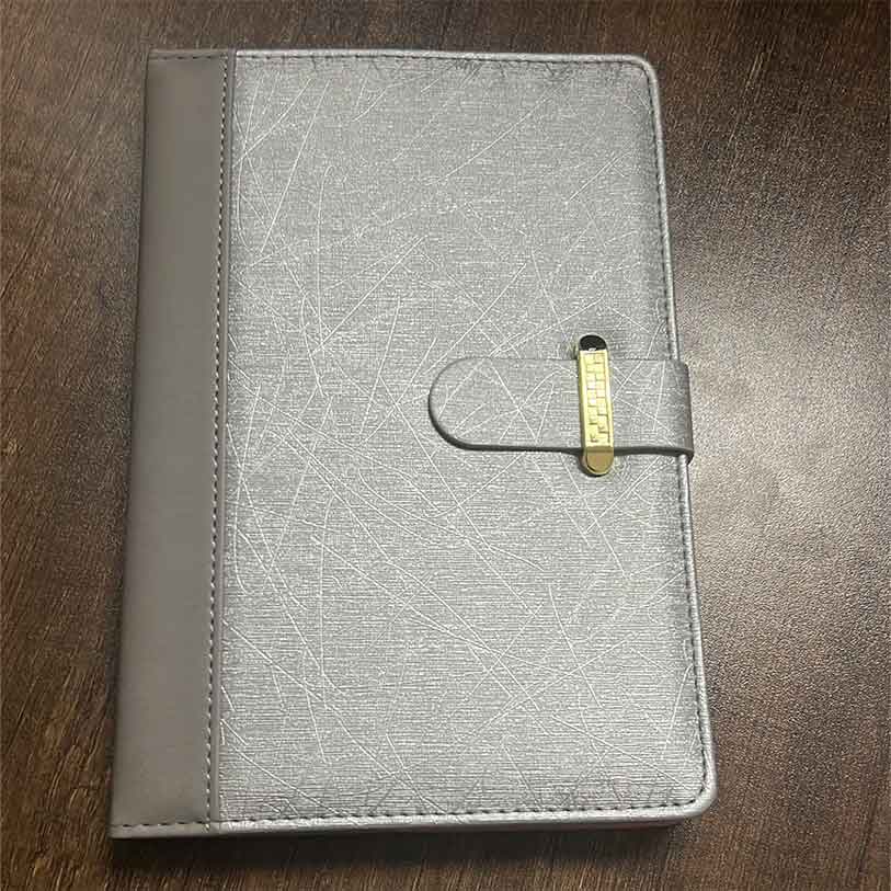 
                  
                    Penspedia Notebook Golden clasp NO Magnetic
                  
                