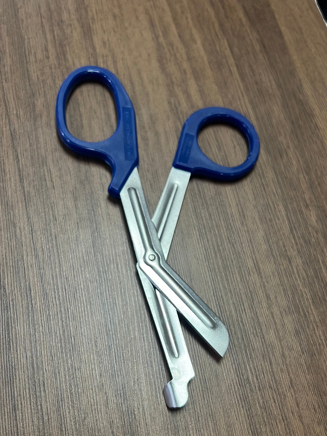 
                  
                    20 cm Trauma Scissors
                  
                