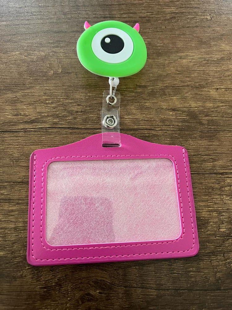 
                  
                    Porta Carnet con Figura Retráctil
                  
                