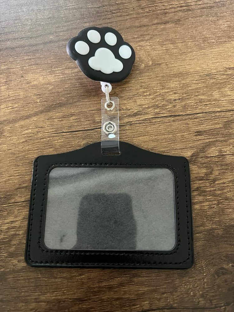 
                  
                    Porta Carnet con Figura Retráctil
                  
                