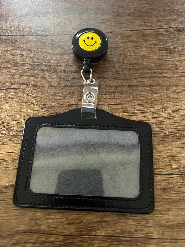 
                  
                    Porta Carnet con Figura Retráctil
                  
                
