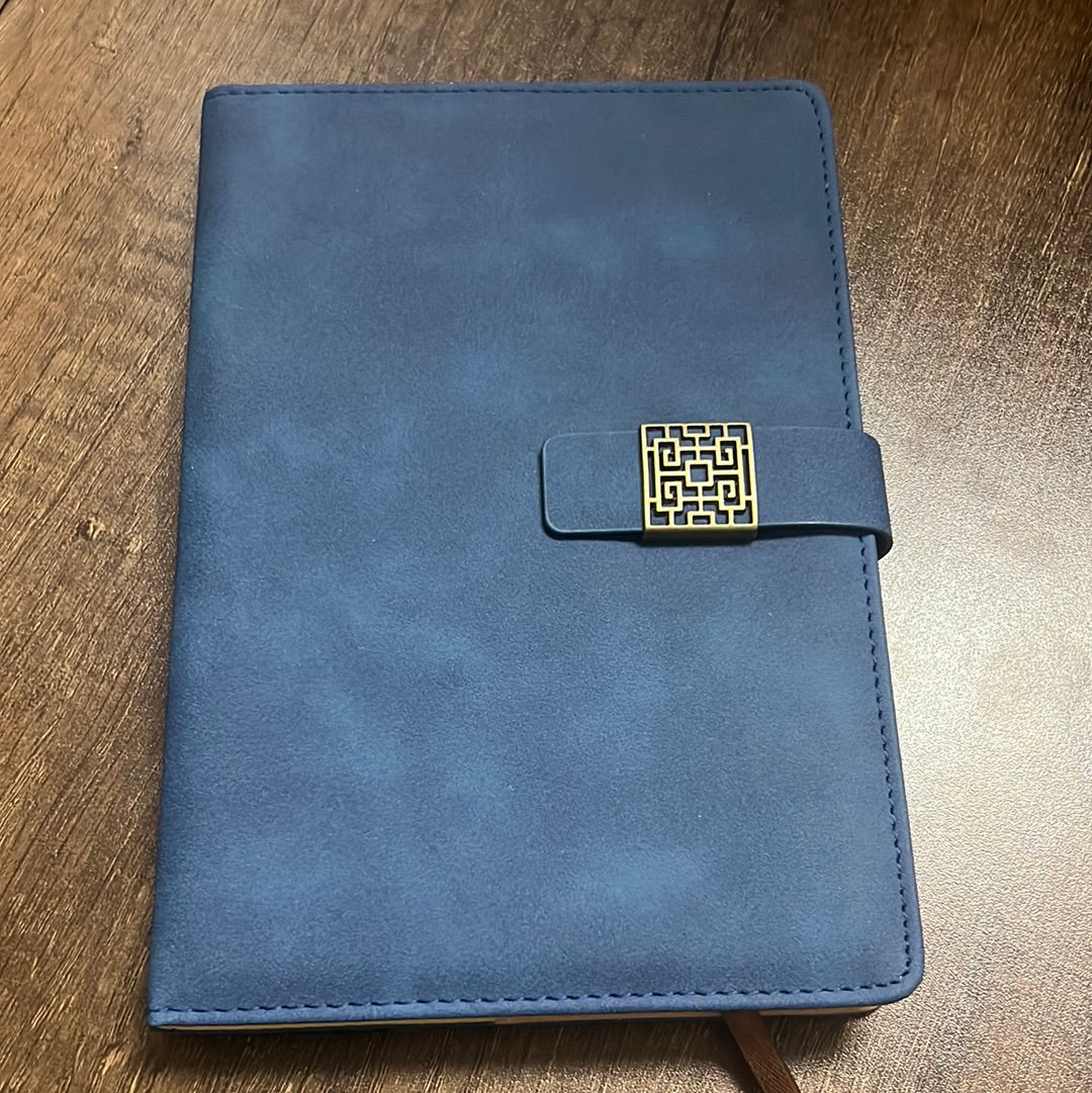 
                  
                    Penspedia Magnetic Golden Clasp Notebook
                  
                